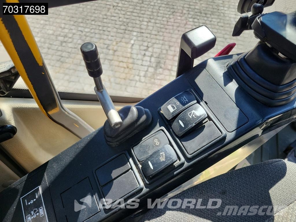 Volvo EWR150 E Outriggers + Blade Wheeled excavators