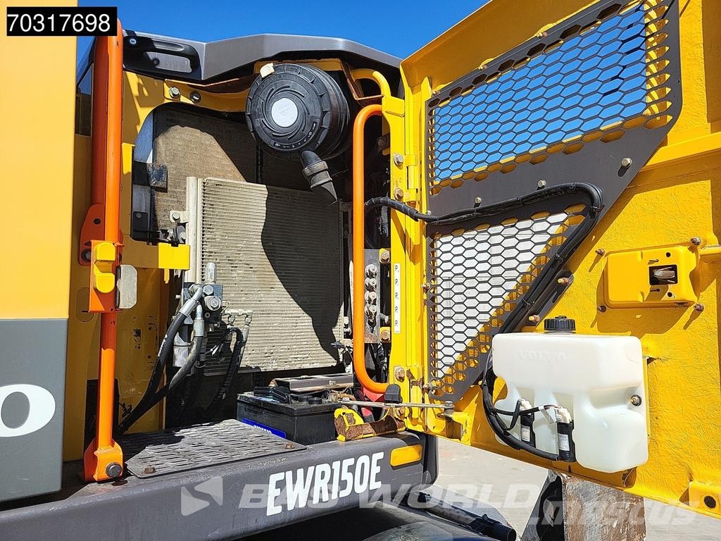 Volvo EWR150 E Outriggers + Blade Koparki kołowe