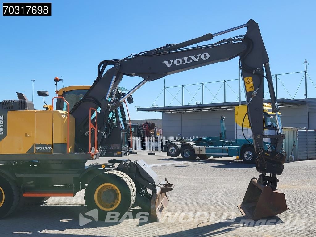 Volvo EWR150 E Outriggers + Blade Wheeled excavators