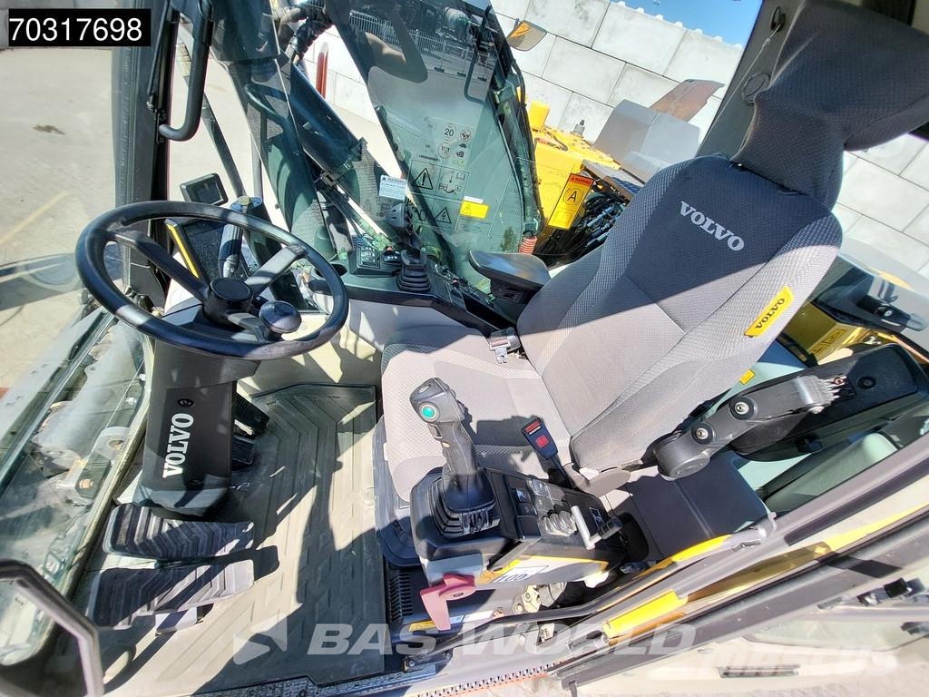 Volvo EWR150 E Outriggers + Blade Koparki kołowe