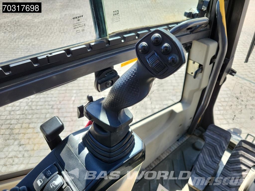 Volvo EWR150 E Outriggers + Blade Koparki kołowe