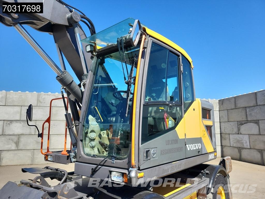 Volvo EWR150 E Outriggers + Blade Wheeled excavators