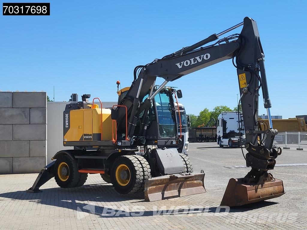 Volvo EWR150 E Outriggers + Blade Wheeled excavators