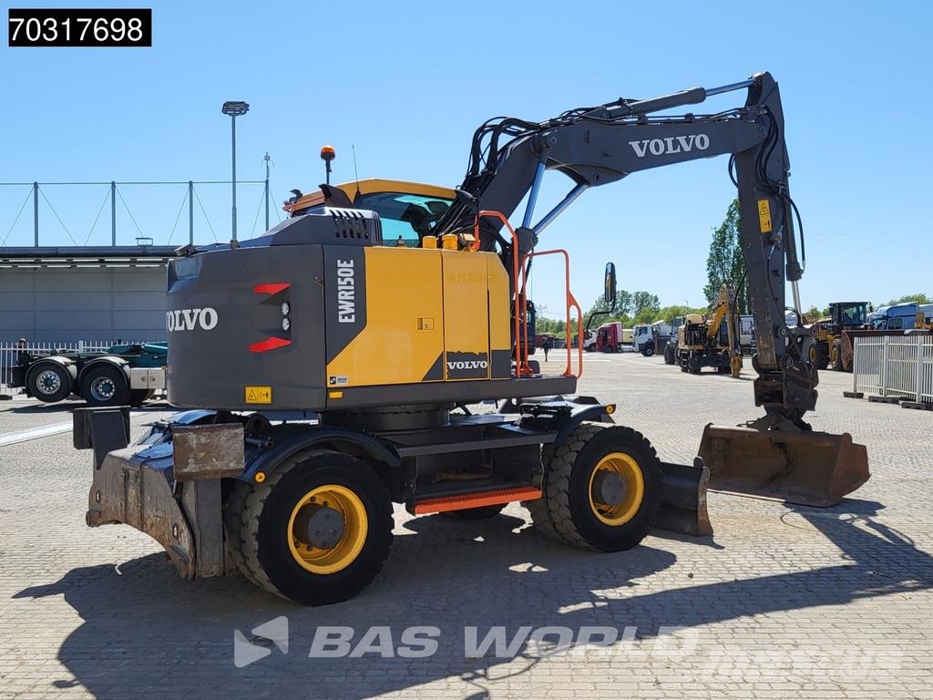 Volvo EWR150 E Outriggers + Blade Koparki kołowe