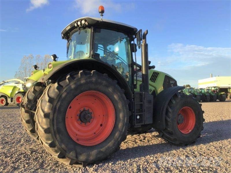 CLAAS AXION 810 CMATIC Traktoriai