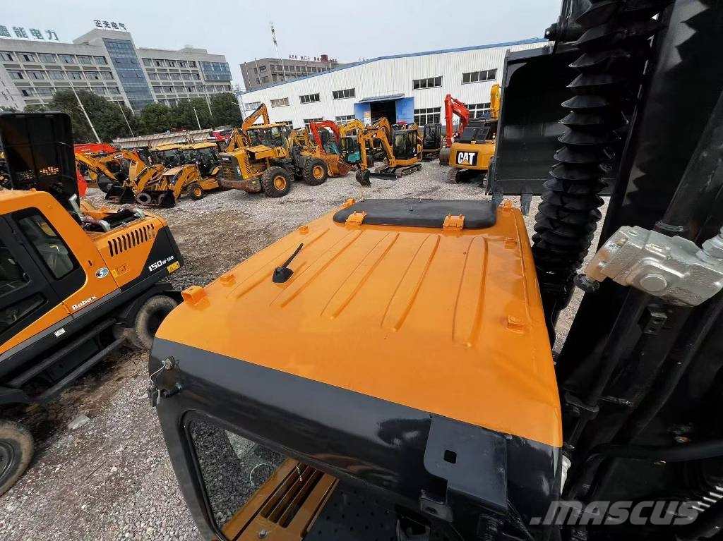 Hyundai 210W-9S Gravemaskiner på hjul