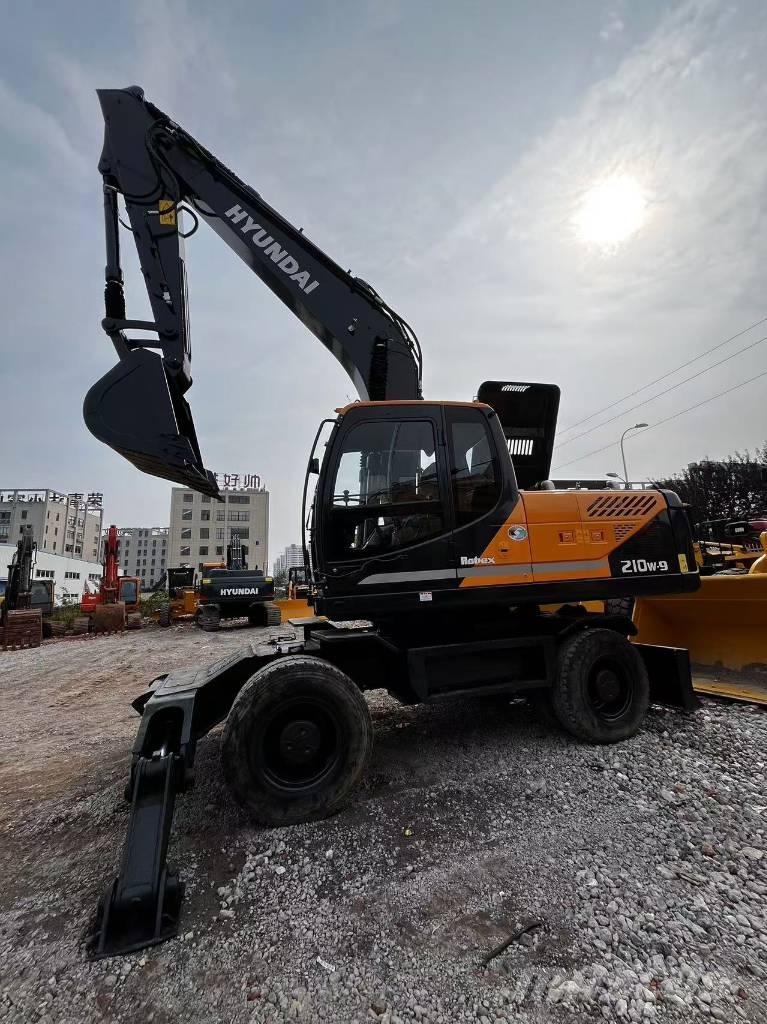 Hyundai 210W-9S Gravemaskiner på hjul