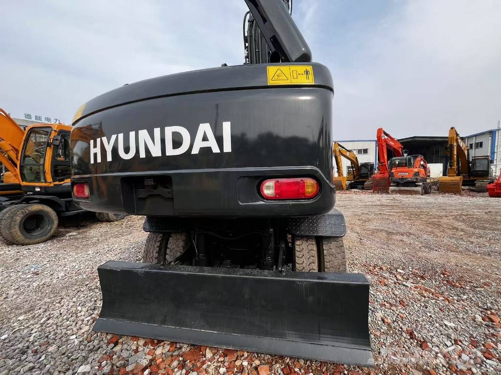 Hyundai 210W-9S Gravemaskiner på hjul