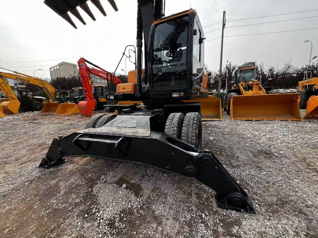 Hyundai 210W-9S Gravemaskiner på hjul