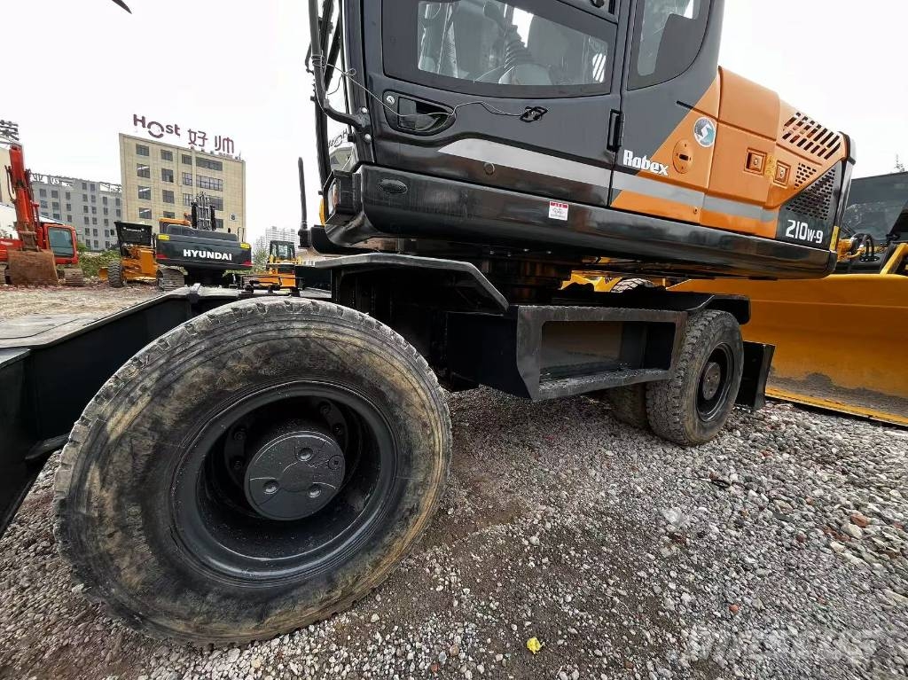 Hyundai 210W-9S Gravemaskiner på hjul