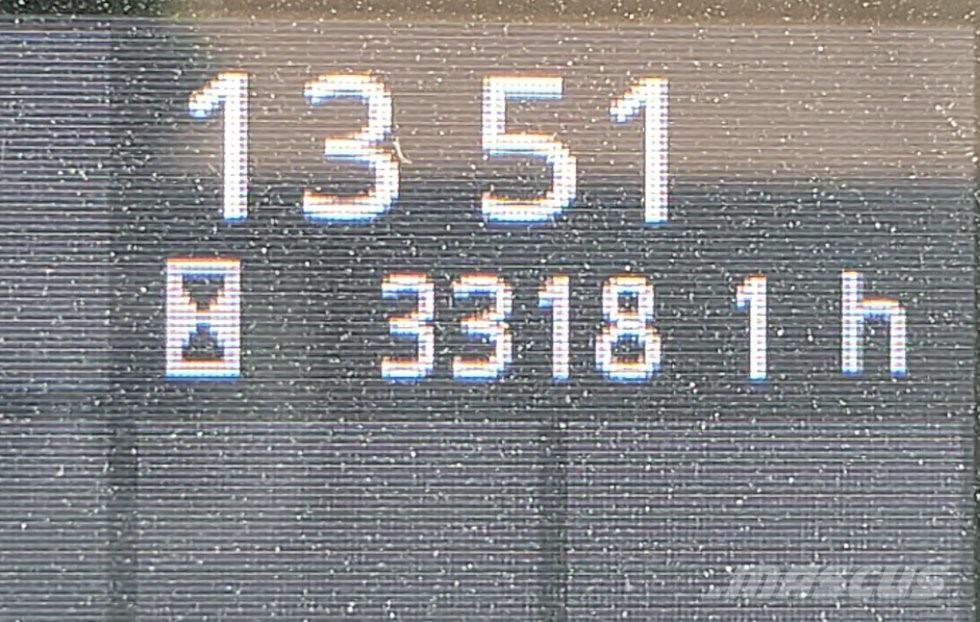 Hitachi ZX225USLC-7 Kāpurķēžu ekskavatori
