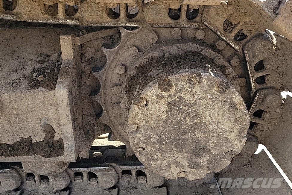 Hitachi ZX225USLC-7 Kāpurķēžu ekskavatori