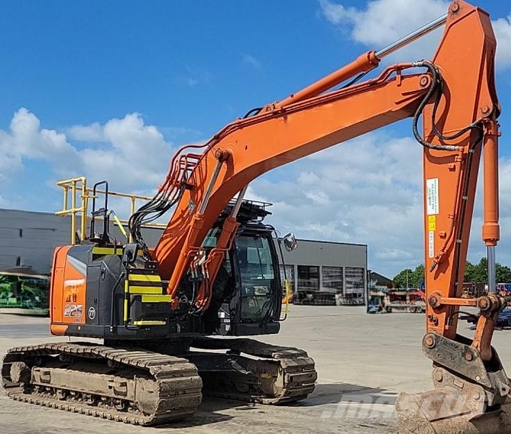 Hitachi ZX225USLC-7 Kāpurķēžu ekskavatori
