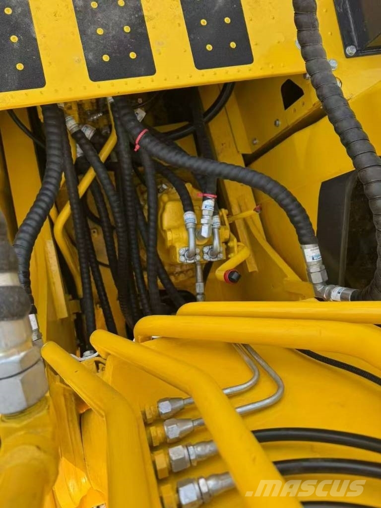 Komatsu 240-8N1 Escavadeiras de esteiras