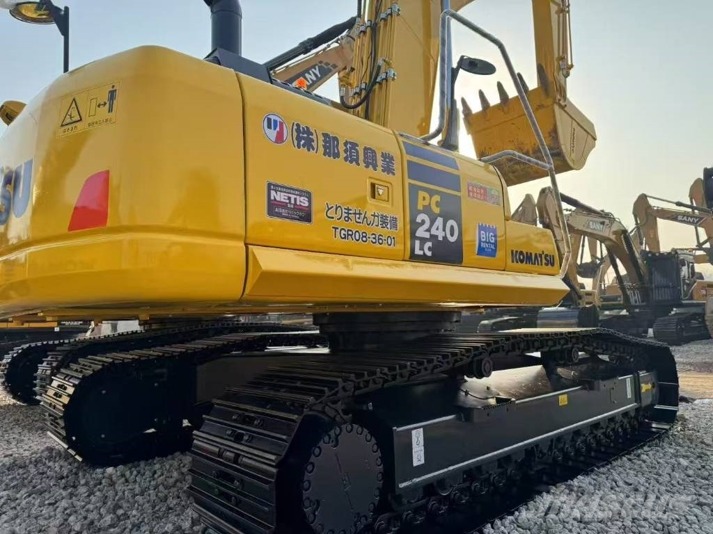 Komatsu 240-8N1 Escavadeiras de esteiras