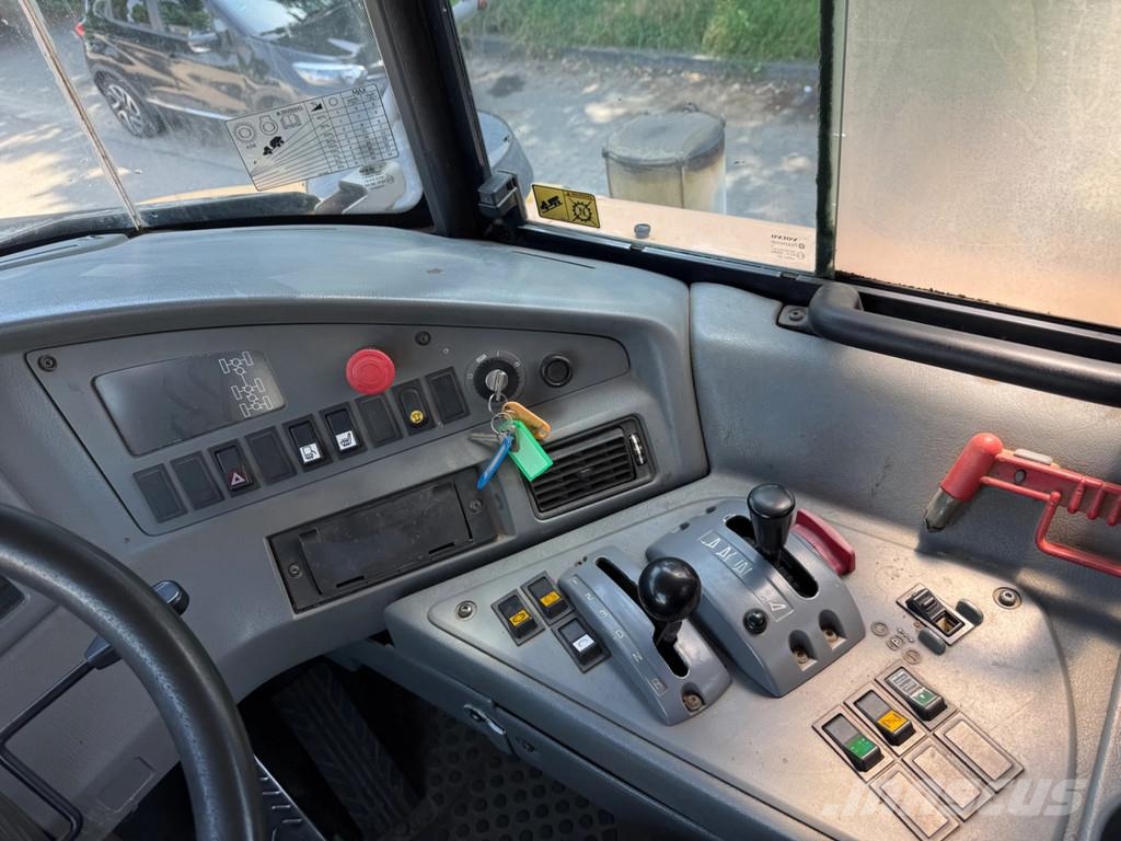 Volvo A25E ساحبات مفصلية
