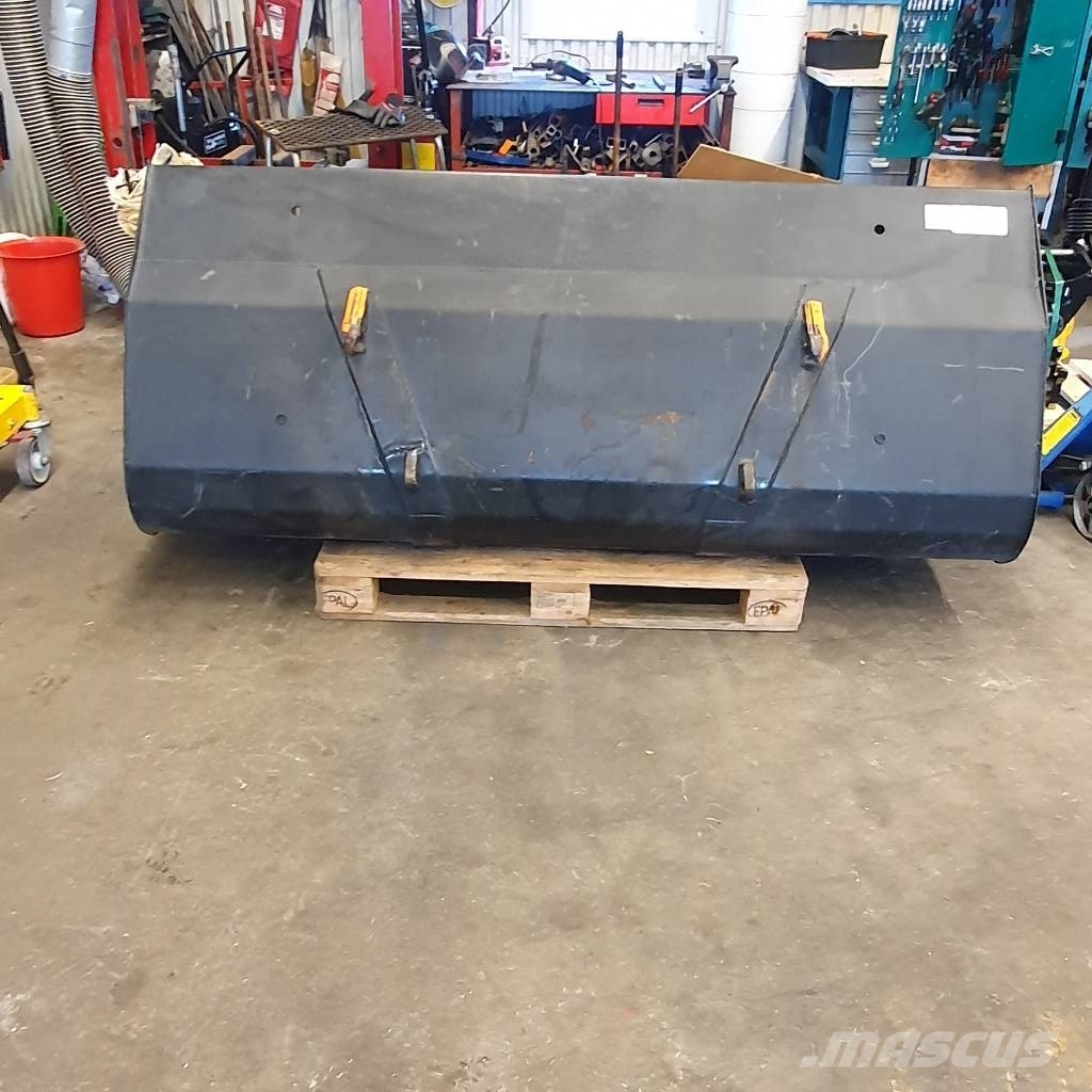 Ålö Quicke 220 LV Euro redskapsfäste 前装载配件