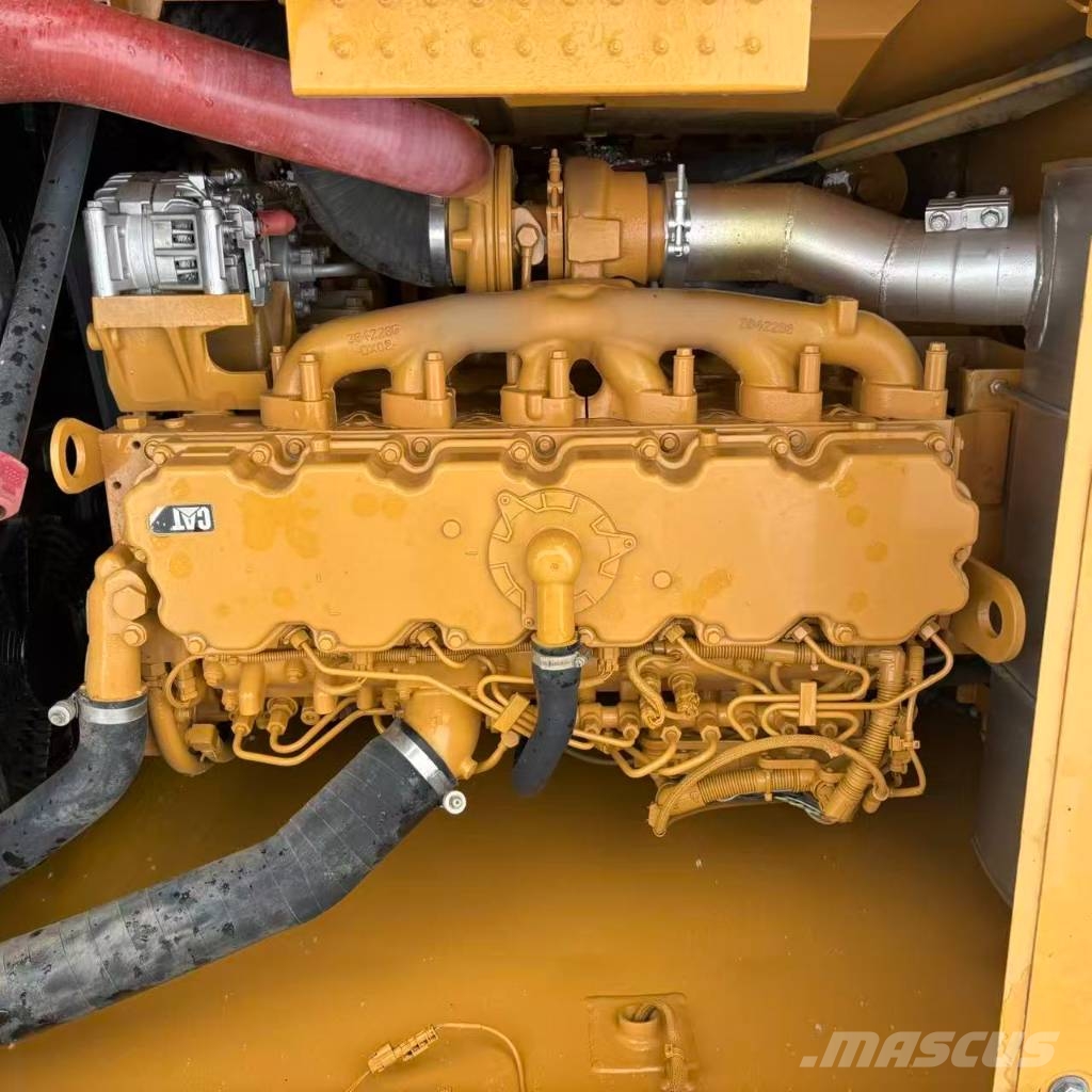 CAT 323 Bagri goseničarji