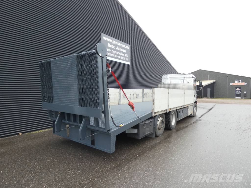 Mercedes-Benz Antos 2535 Camion porte engin