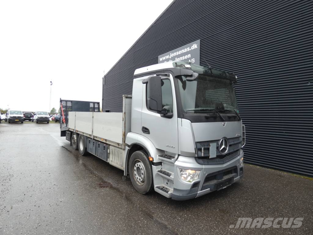 Mercedes-Benz Antos 2535 Camion porte engin