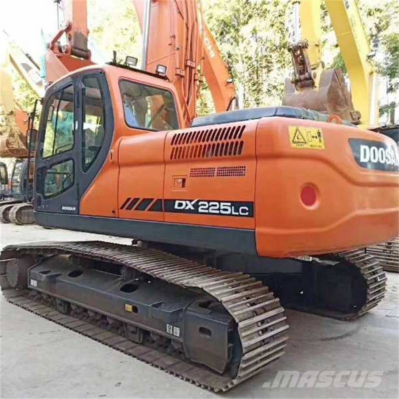 Doosan DX 225 LCA Kāpurķēžu ekskavatori