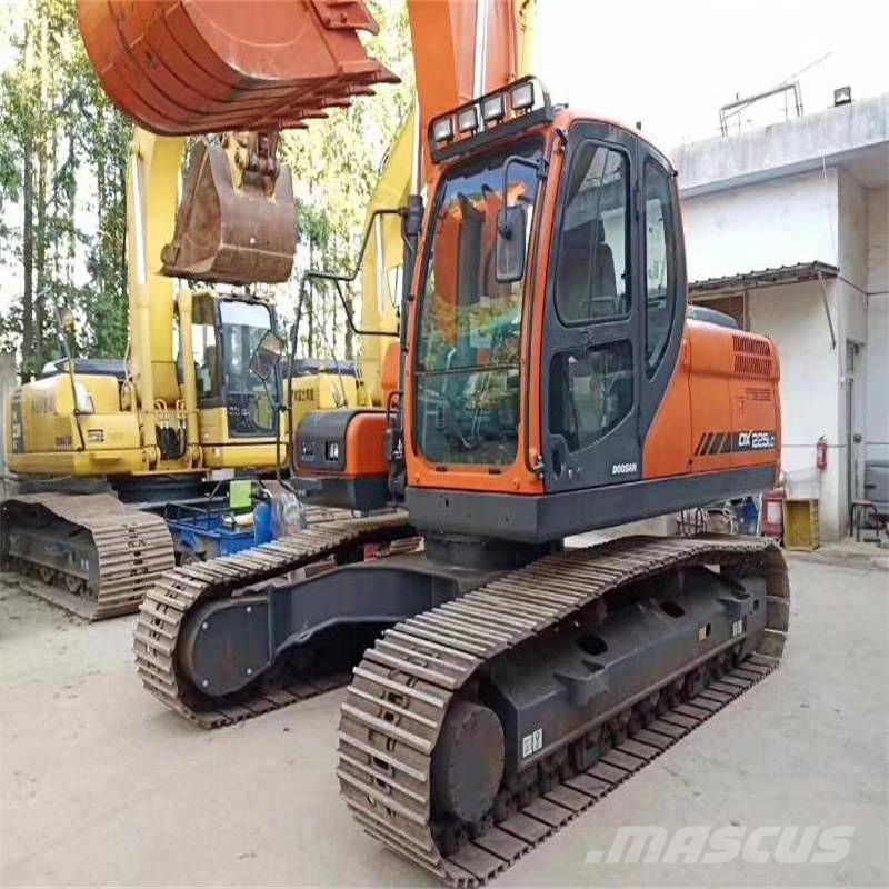 Doosan DX 225 LCA Kāpurķēžu ekskavatori