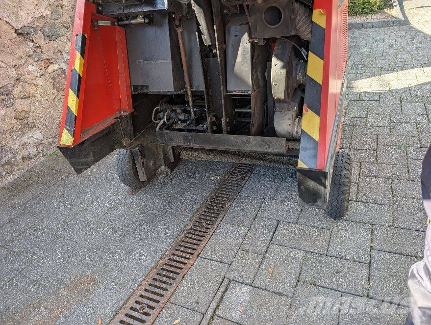 Hako Jonas 1100 Cestni pometači
