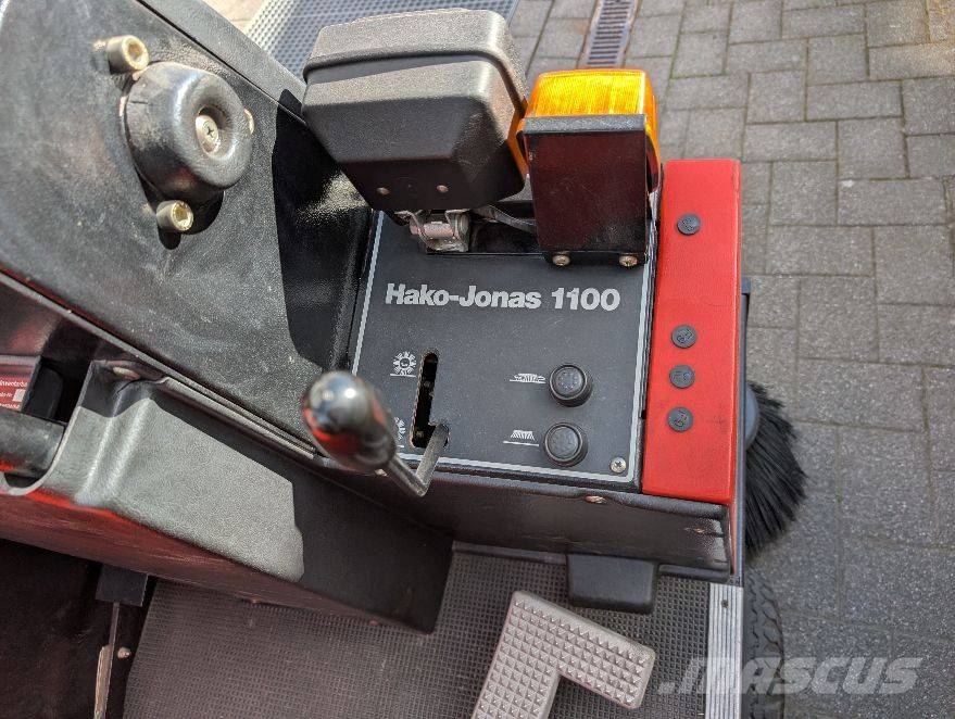 Hako Jonas 1100 Cestni pometači