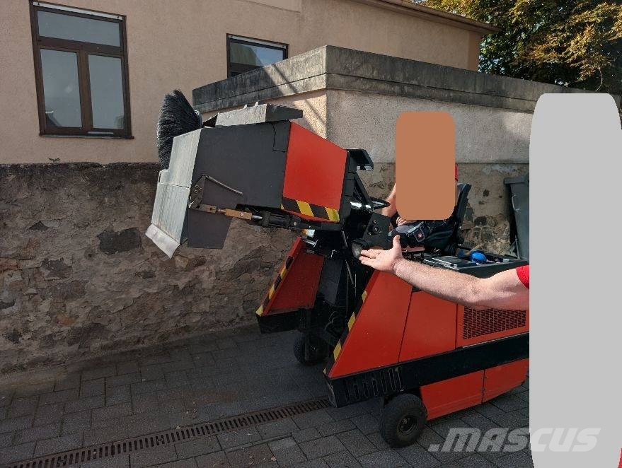 Hako Jonas 1100 Cestni pometači