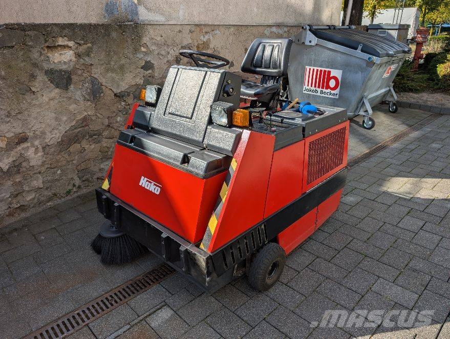 Hako Jonas 1100 Cestni pometači