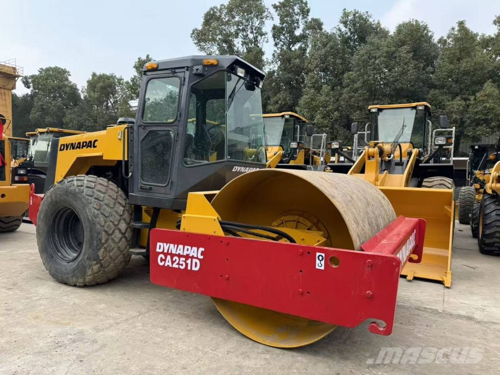 Dynapac CA 251 D مداحل أحادية الأسطوانة