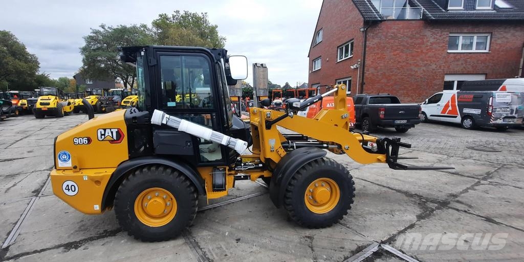 CAT 906 Фронтальні навантажувачі