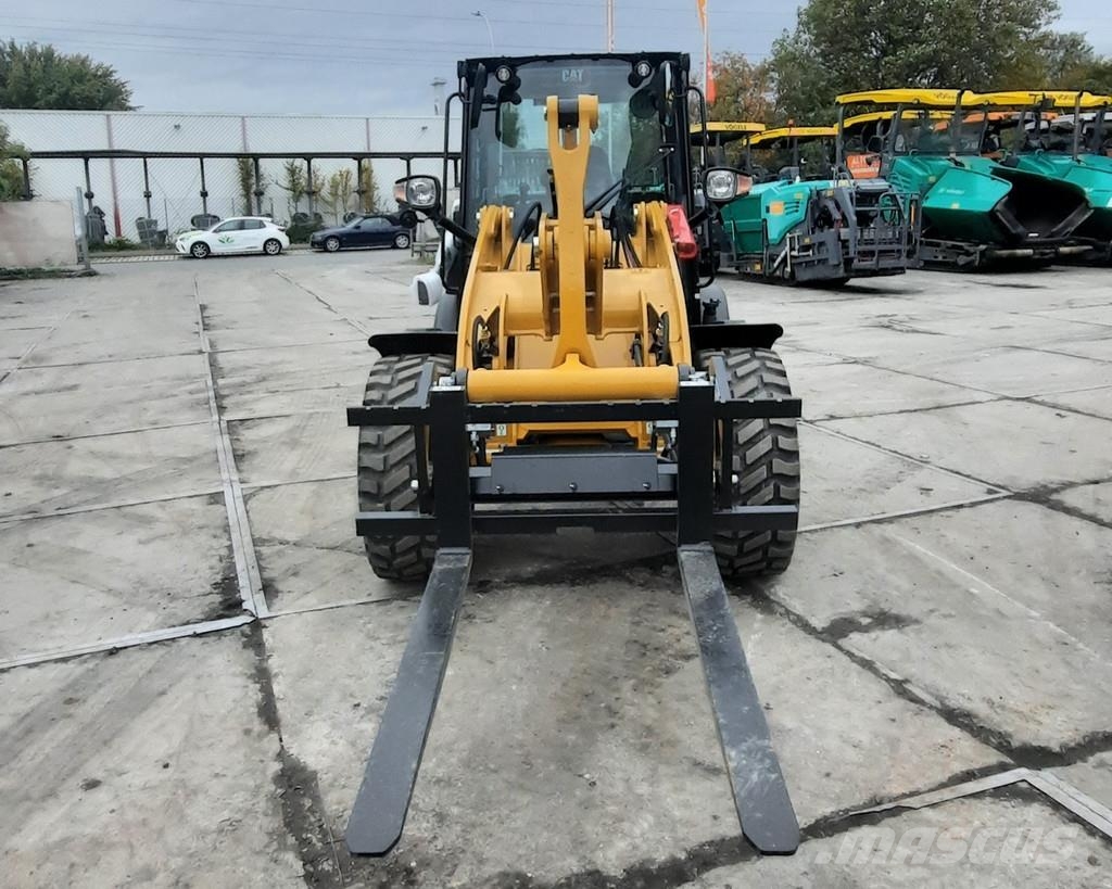 CAT 906 Фронтальні навантажувачі