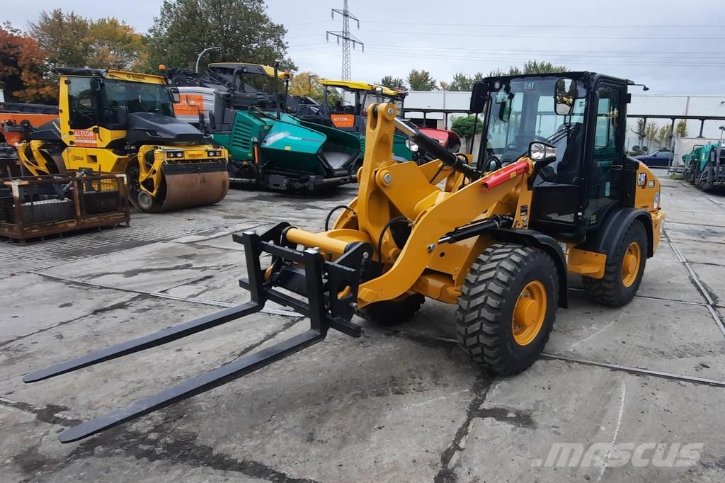 CAT 906 Фронтальні навантажувачі
