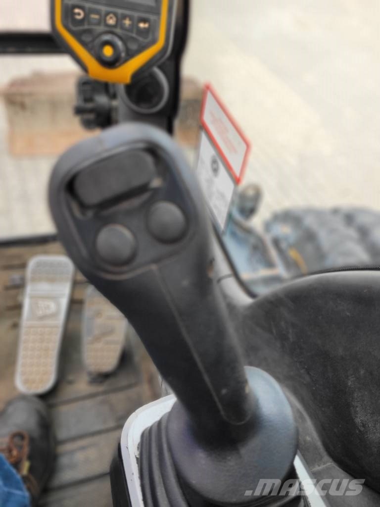 JCB JS 145 W Pyöräkaivukoneet