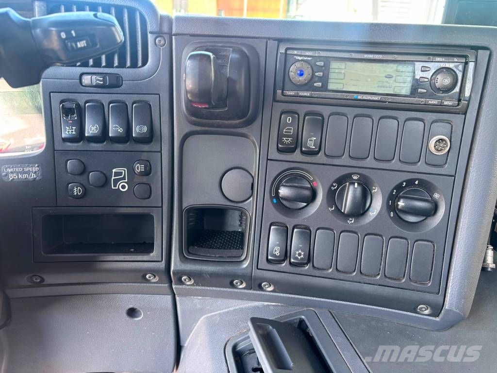Scania P380 Camiones polibrazo