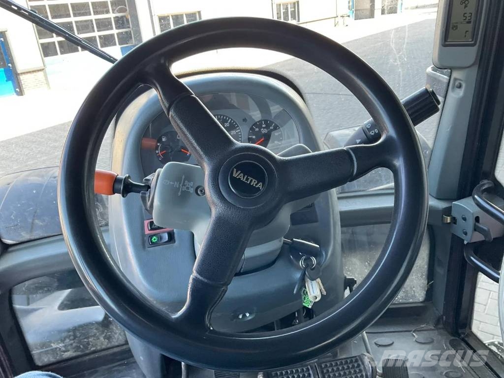 Valtra T132 direct met Fronthef en PTO Tractores