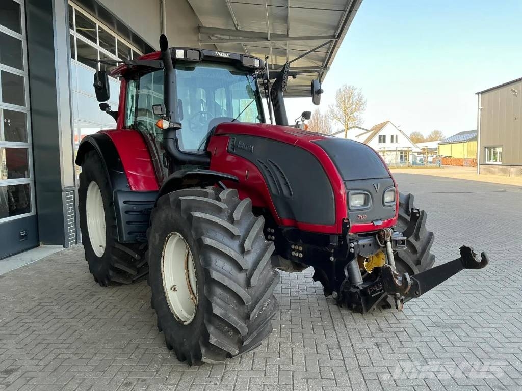 Valtra T132 direct met Fronthef en PTO Tractores