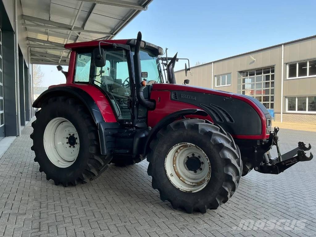 Valtra T132 direct met Fronthef en PTO Tractores