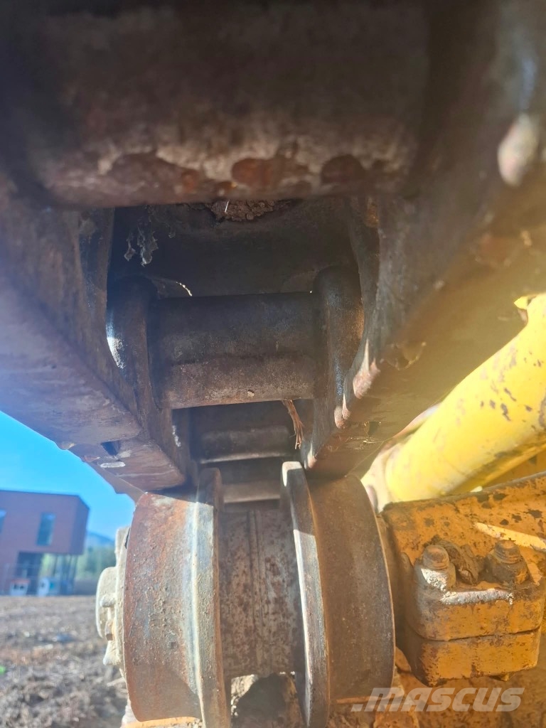 CAT 973 Lánctalpas homlokrakodók