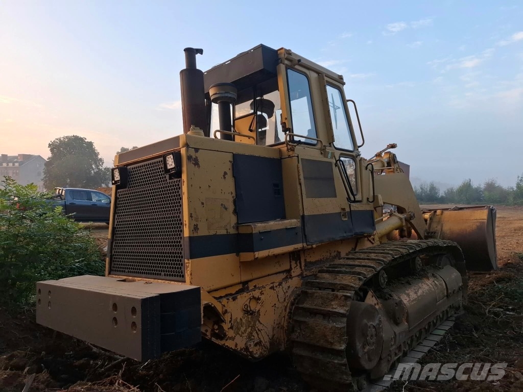 CAT 973 Lánctalpas homlokrakodók