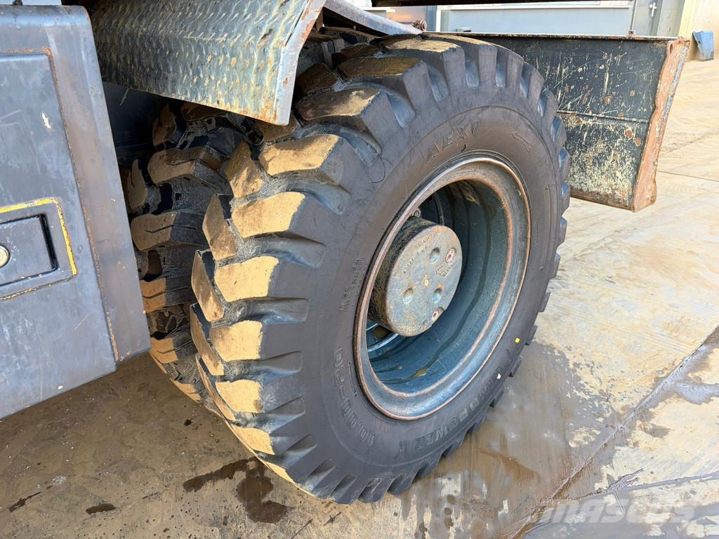 Komatsu PW148-10 Εκσκαφείς με τροχούς - λάστιχα