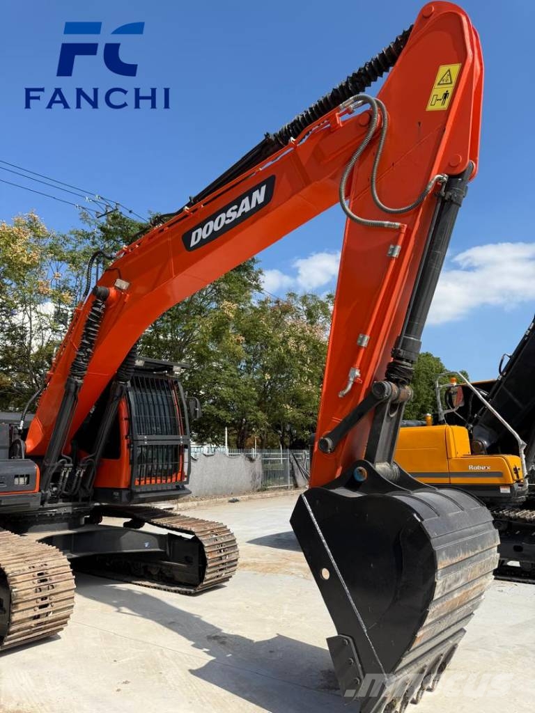 Doosan DX 225 LC Excavadoras sobre orugas