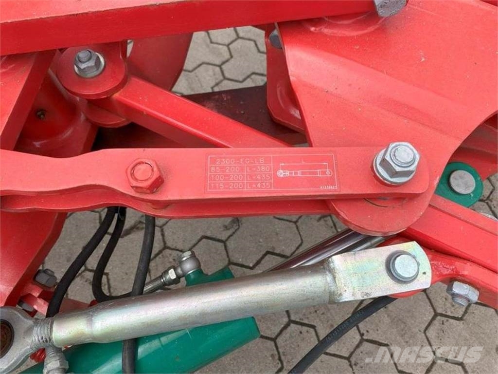 Kverneland 2300S-100 5 SCHAR コンベンショナルプラウ