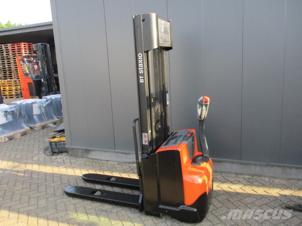 BT SWE120 Montacargas con plataformas de baja elevación