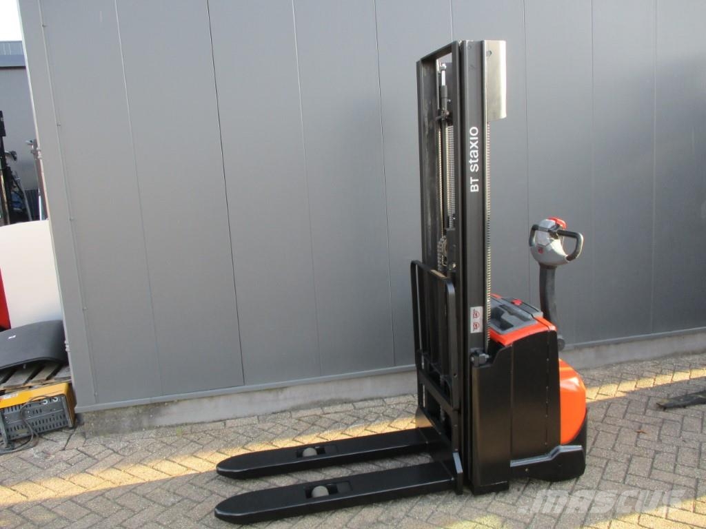 BT SWE120 Montacargas con plataformas de baja elevación