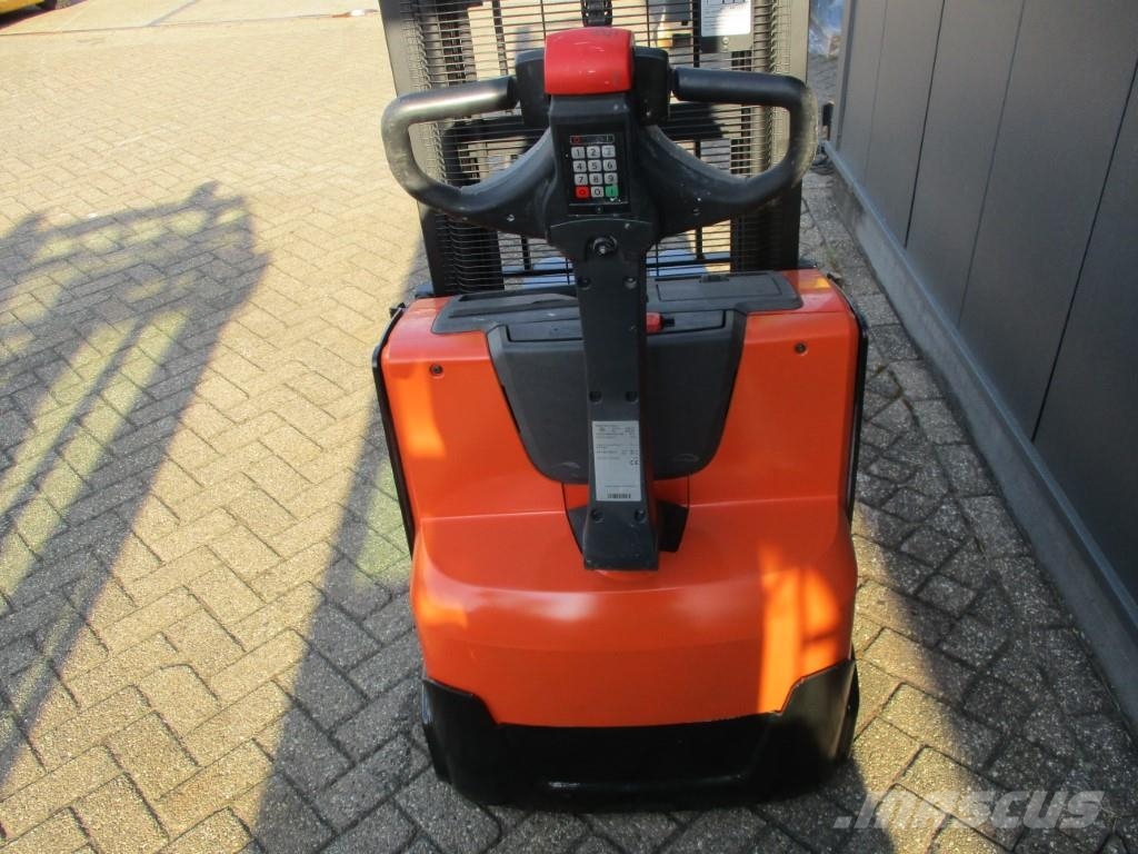 BT SWE120 Montacargas con plataformas de baja elevación