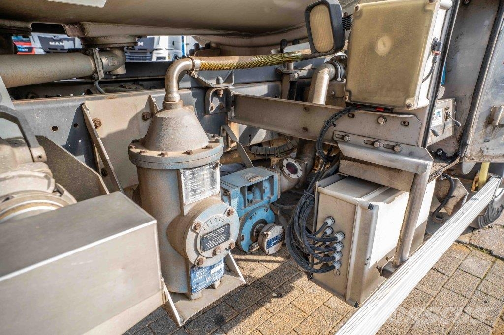 Renault PREMIUM 270 + 12000L + 3 COMP 運油車