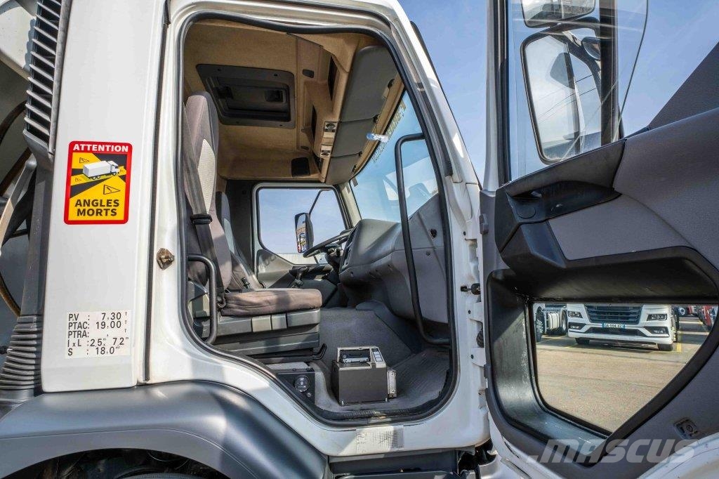 Renault PREMIUM 270 + 12000L + 3 COMP 運油車
