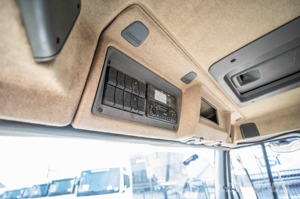 Renault PREMIUM 270 + 12000L + 3 COMP 運油車